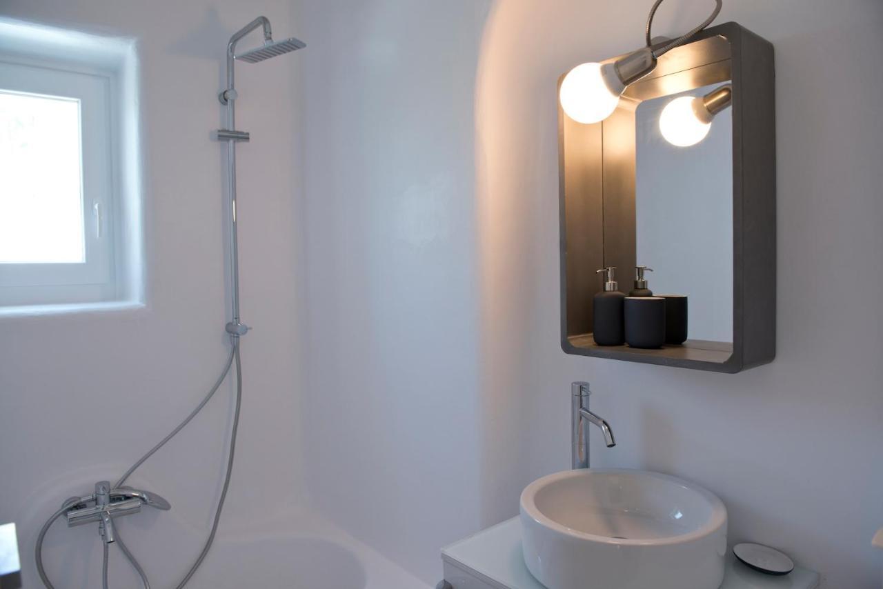 Diles Villas & Suites Mykonos Tourlos Bagian luar foto